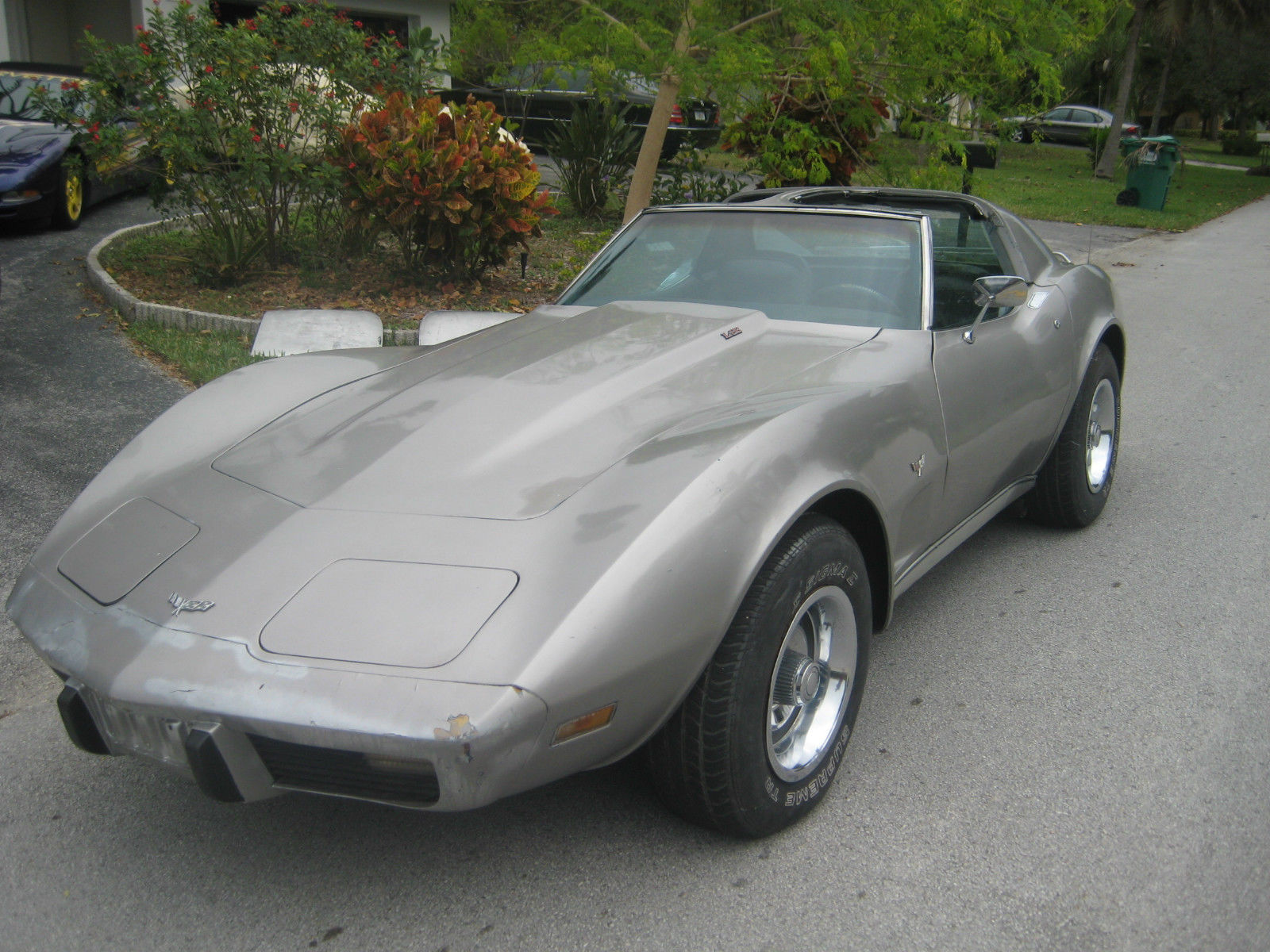 1977 Silver Chevrolet Corvette