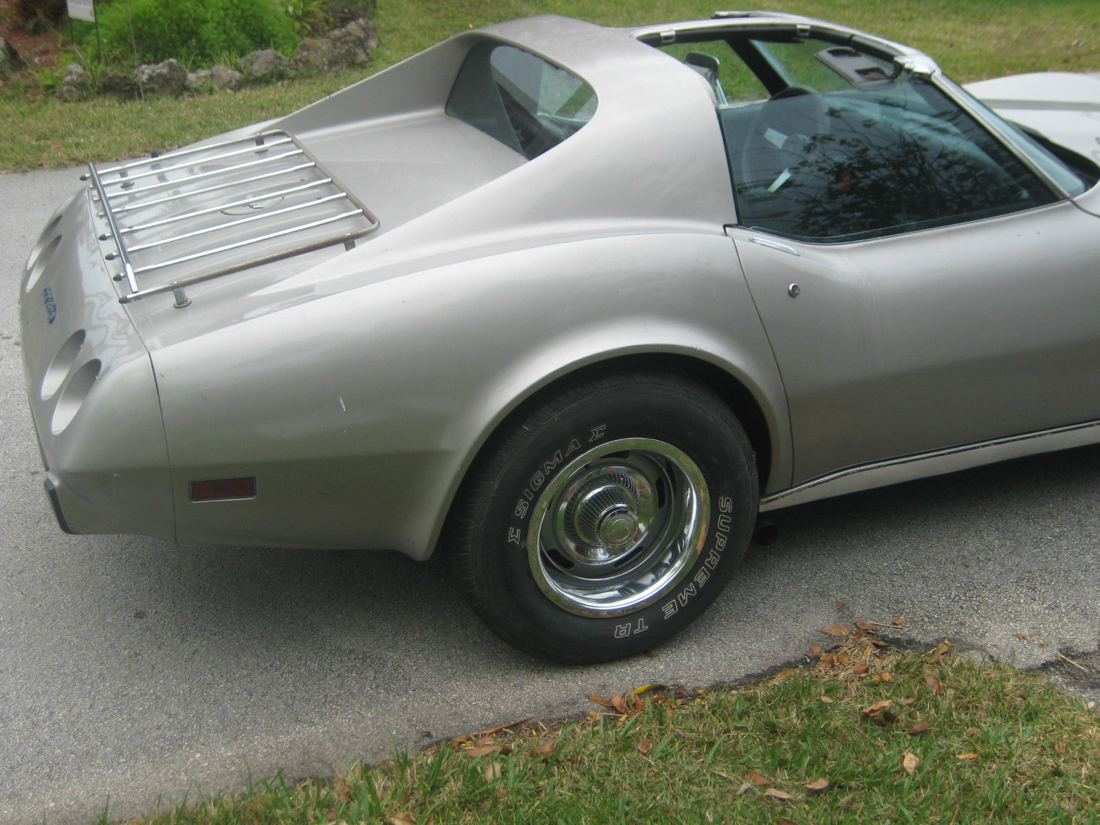 1977 Silver Chevrolet Corvette
