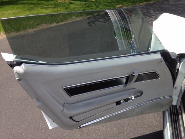 1977 White Chevrolet Corvette 2 door w/T Tops