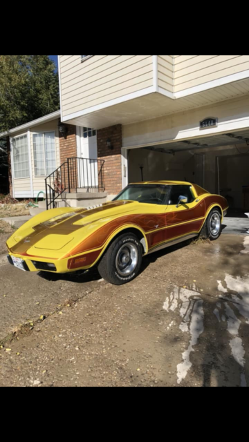 1977 Yellow Chevrolet Corvette Coupe