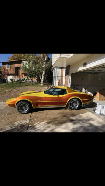 1977 Yellow Chevrolet Corvette Coupe