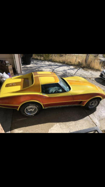 1977 Yellow Chevrolet Corvette Coupe