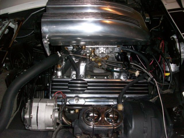 1977 White/Black Chevrolet Corvette Coupe