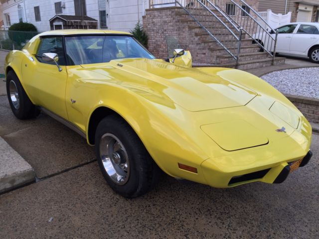 1977 Yellow Chevrolet Corvette Coupe