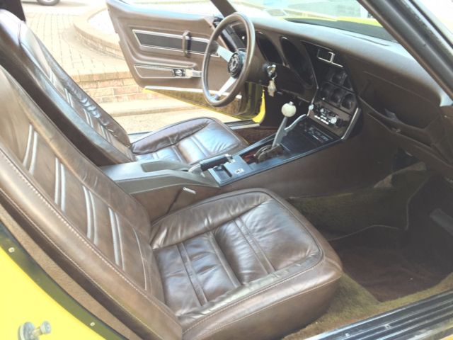 1977 Yellow Chevrolet Corvette Coupe