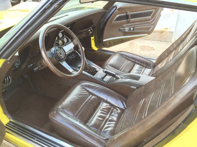 1977 Yellow Chevrolet Corvette Coupe