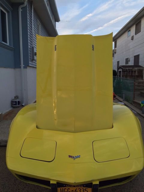 1977 Yellow Chevrolet Corvette Coupe