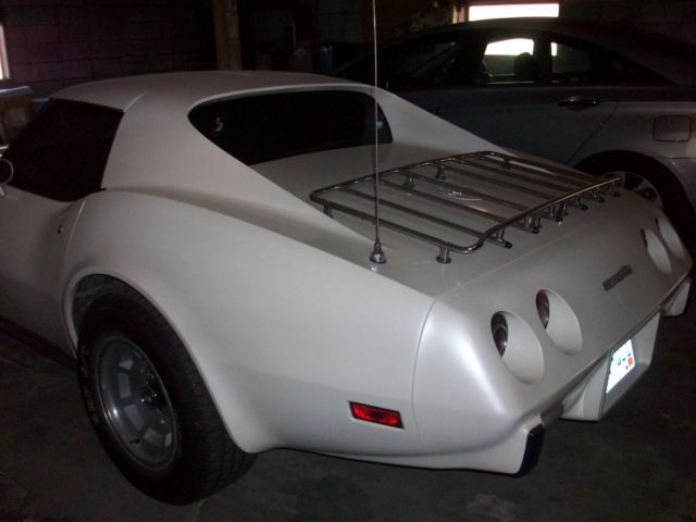 1977 White Chevrolet Corvette Coupe