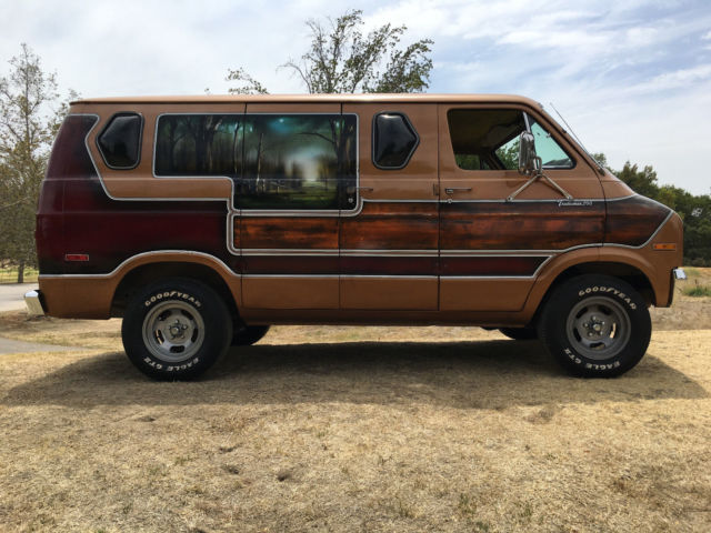 1977 Dodge B200 Van