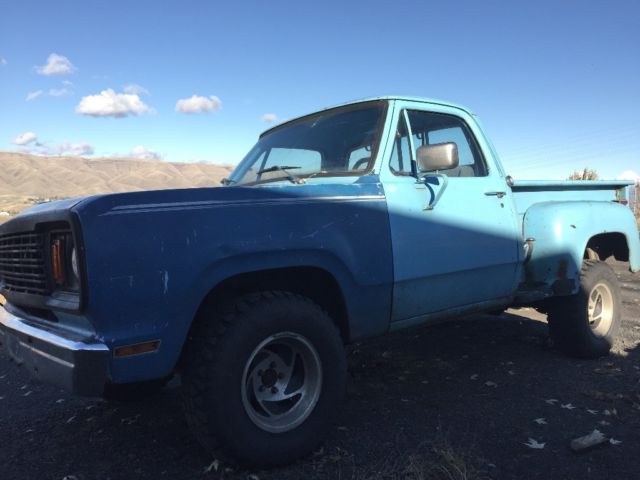 1977 Blue Dodge Ramcharger Stepside pickup Truck