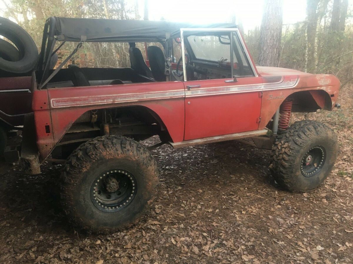 1977 Red Ford Bronco SUV