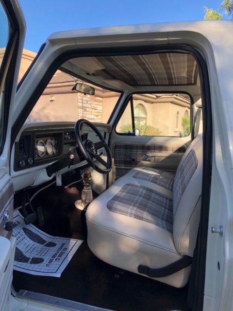 1977 White Ford F-100