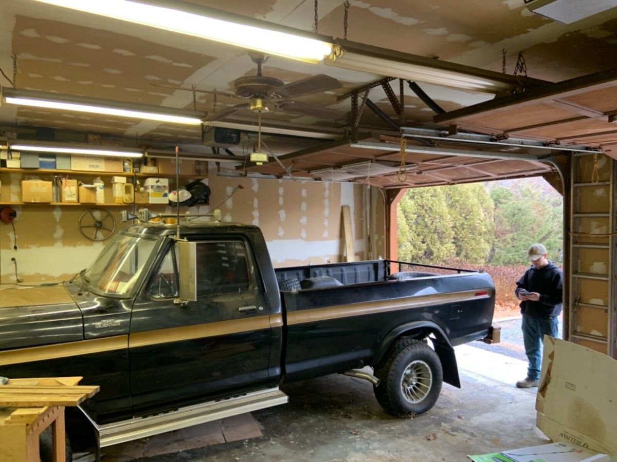 1977 Ford F-150 Standard Cab Pickup