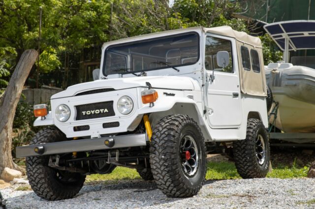 1977 White Toyota Land Cruiser Convertible