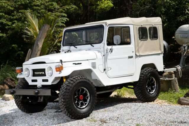 1977 White Toyota Land Cruiser Convertible