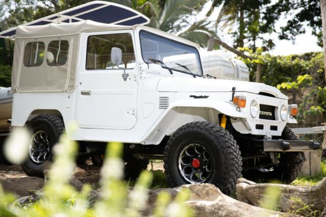 1977 White Toyota Land Cruiser Convertible