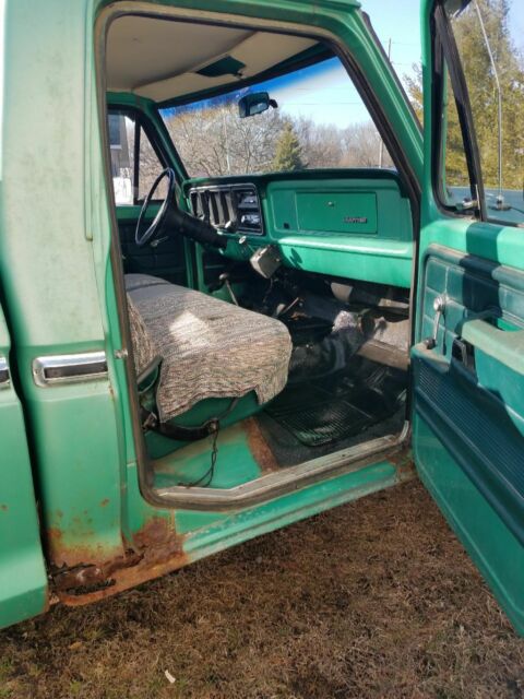 1977 Green Ford F-150 Standard Cab Pickup