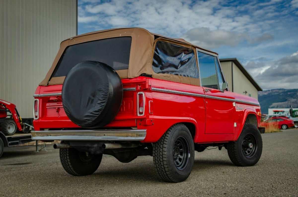 1977 Red Ford Bronco SUV