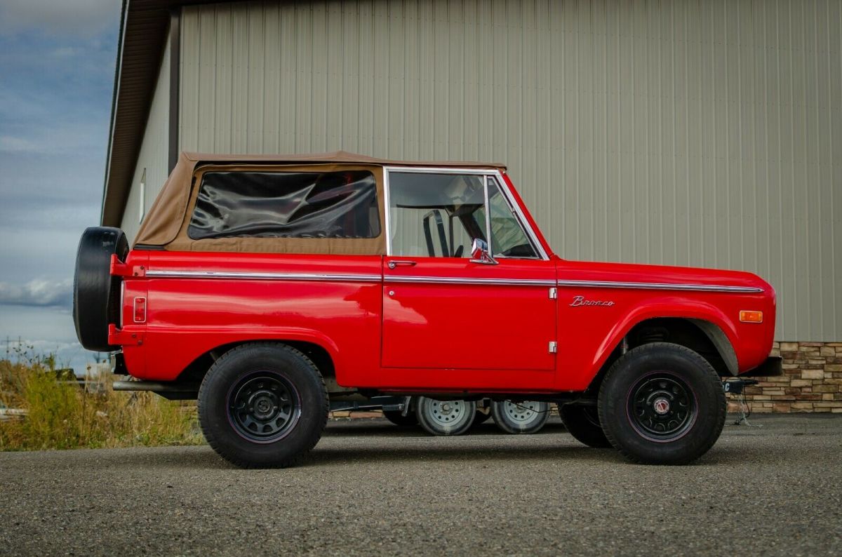 1977 Red Ford Bronco SUV