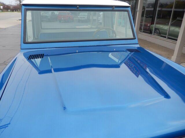 1977 Blue Ford Bronco SUV