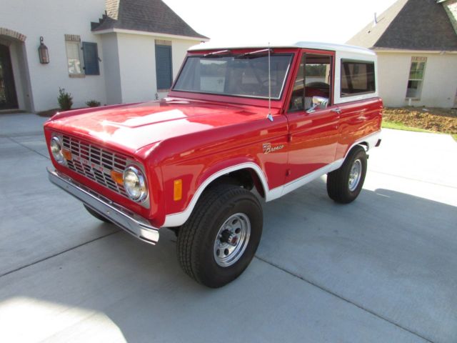 1977 Red/White Ford Bronco SUV