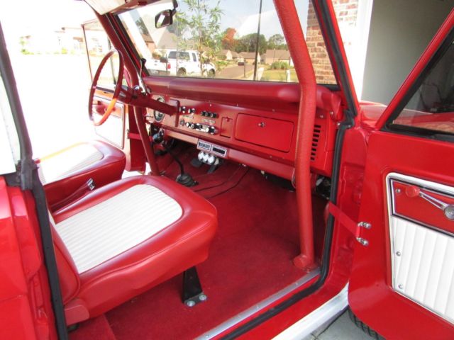 1977 Red/White Ford Bronco SUV