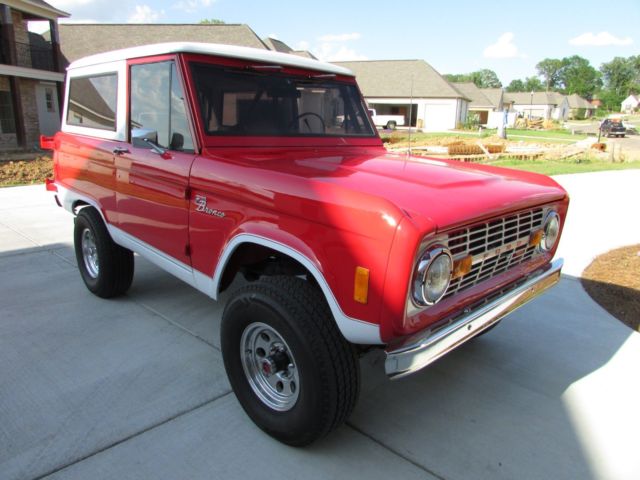 1977 Red/White Ford Bronco SUV