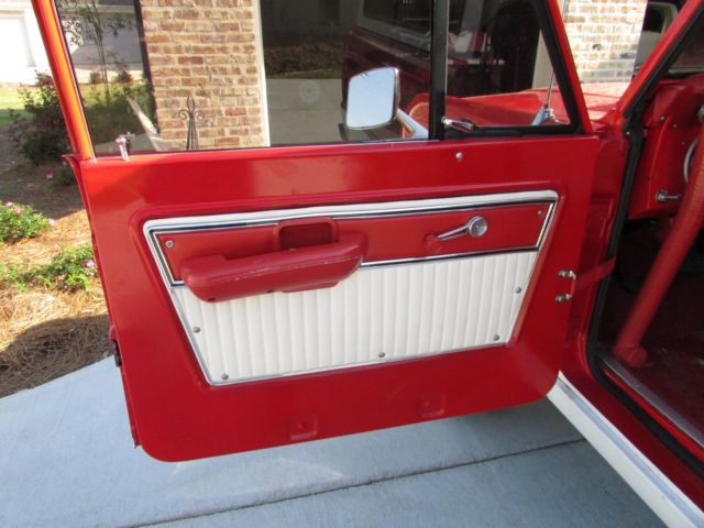 1977 Red/White Ford Bronco SUV