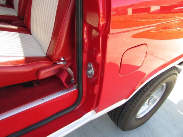 1977 Red/White Ford Bronco SUV