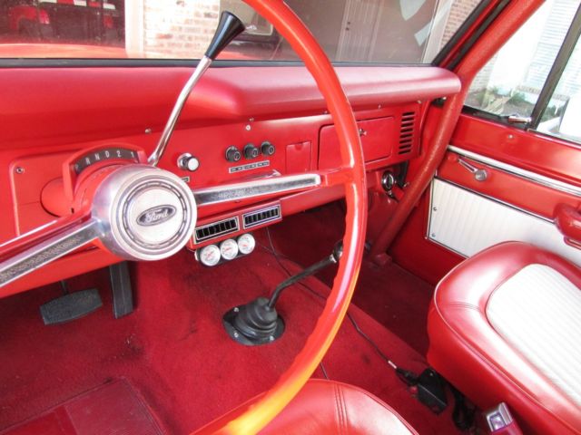 1977 Red/White Ford Bronco SUV