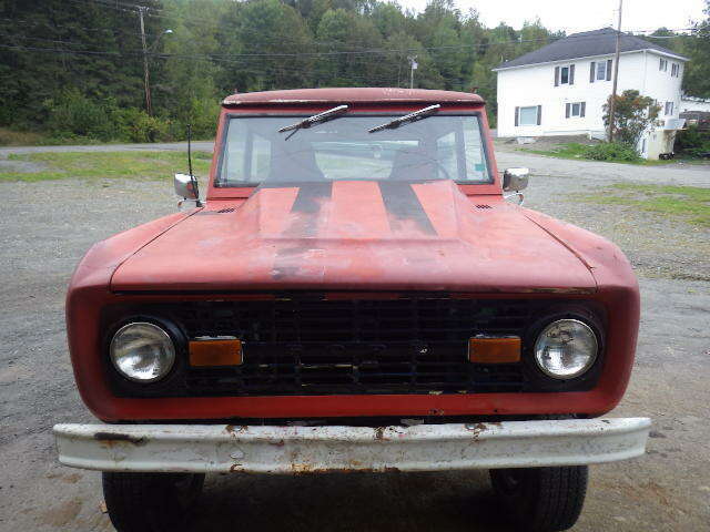 1977 Red Ford Bronco SUV