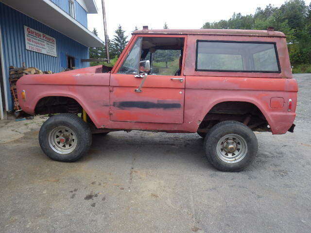 1977 Red Ford Bronco SUV