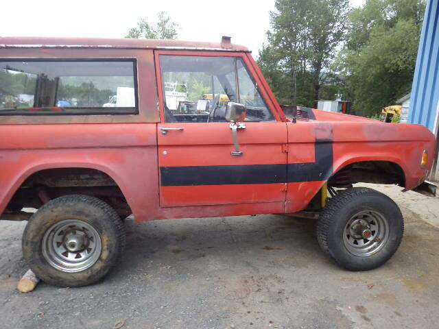 1977 Red Ford Bronco SUV