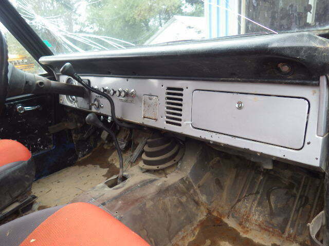 1977 Red Ford Bronco SUV