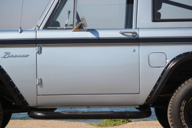 1977 Blue Ford Bronco SUV