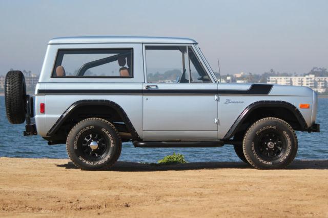 1977 Blue Ford Bronco SUV