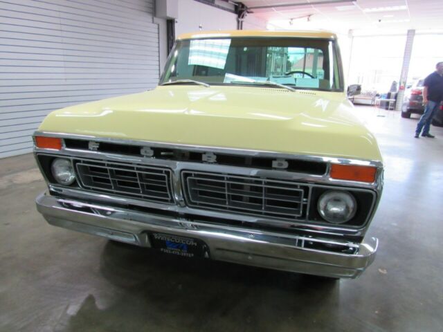 1977 Brown Ford F-100 --
