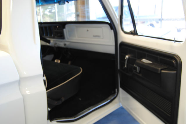 1977 White Ford F-100 Truck