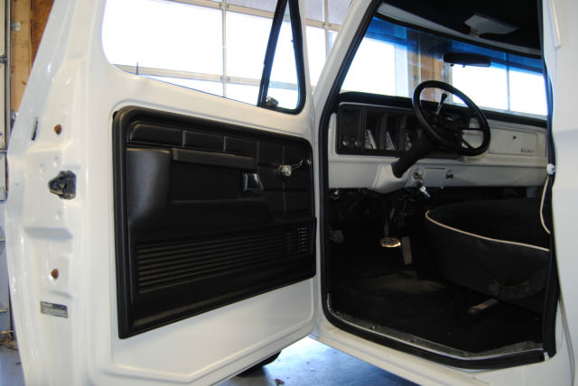 1977 White Ford F-100 Truck