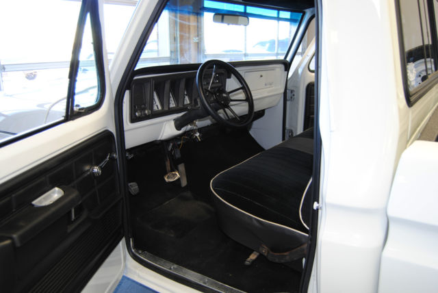 1977 White Ford F-100 Truck