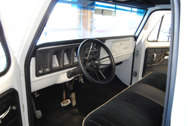 1977 White Ford F-100 Truck