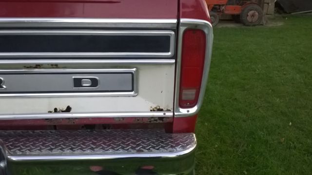 1977 two tone red &'white Ford F-150 pick up