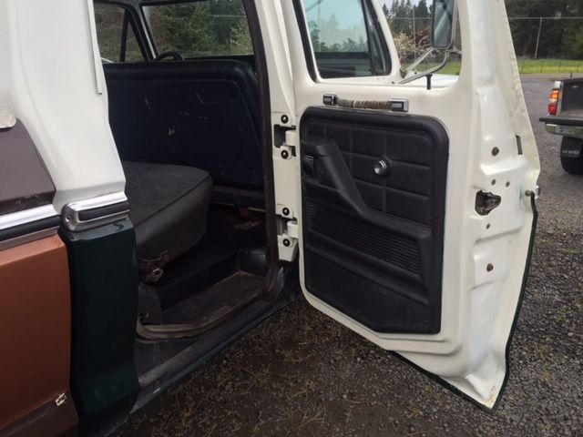 1977 White Ford F-250 Extended Crew Cab Pickup