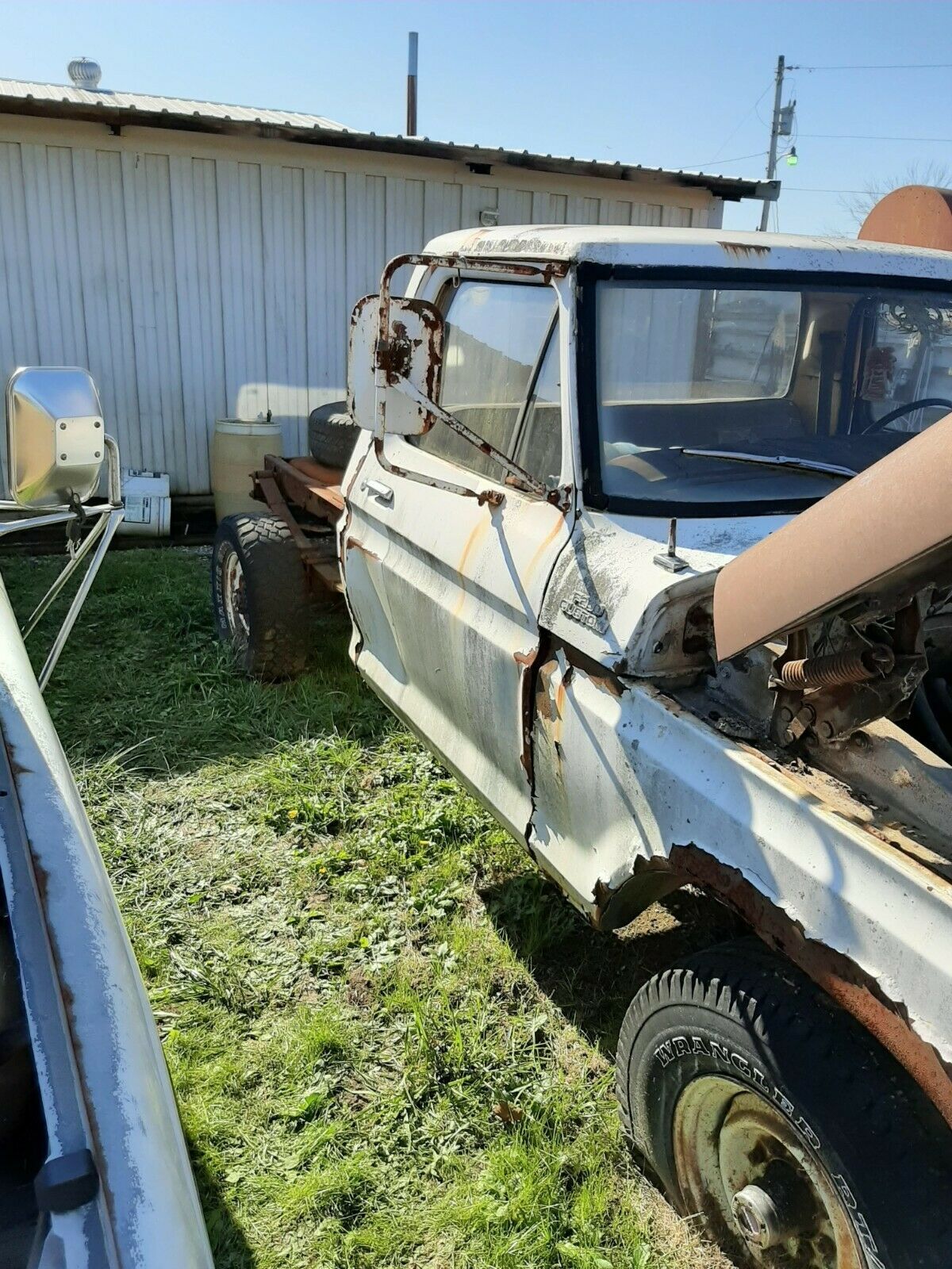 1977 White Ford F-250 Cab & Chassis