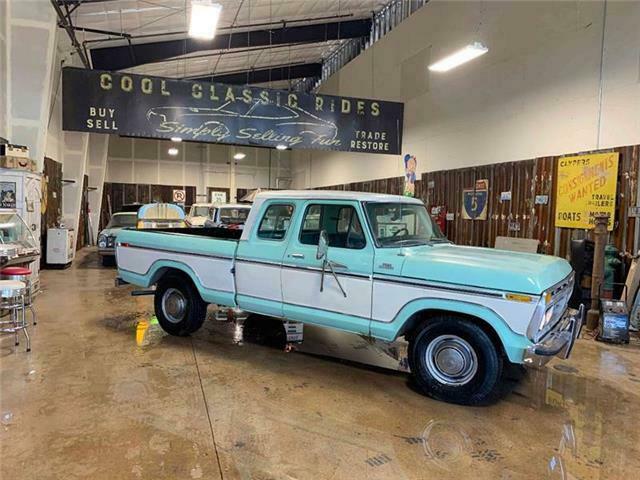 1977 Green Ford F-250 Pickup Truck