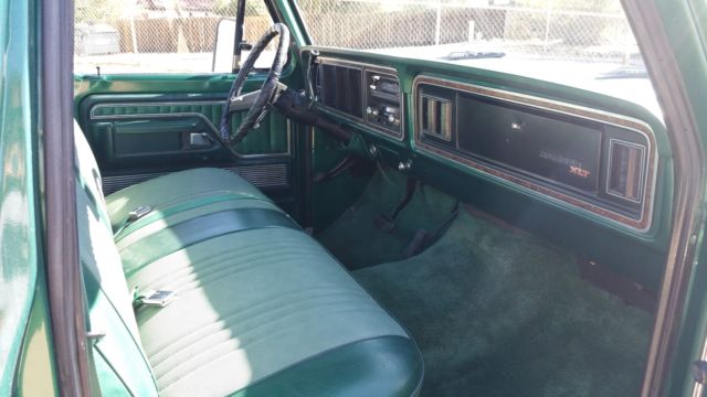 1977 Green/off white Ford F-350 Cab & Chassis