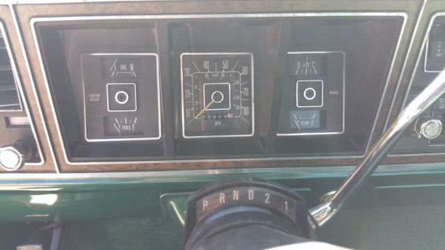 1977 Green/off white Ford F-350 Cab & Chassis