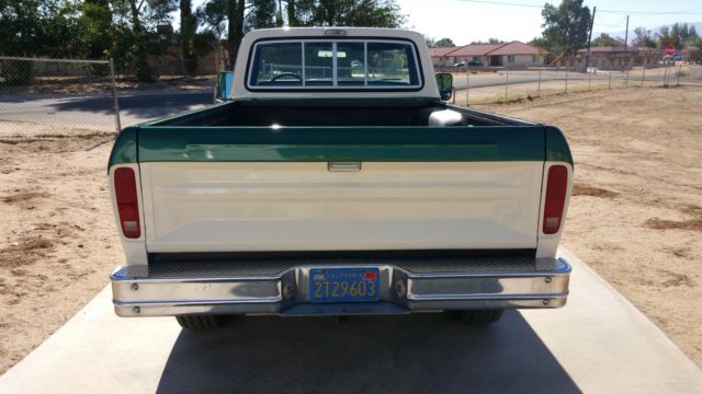 1977 Green/off white Ford F-350 Cab & Chassis