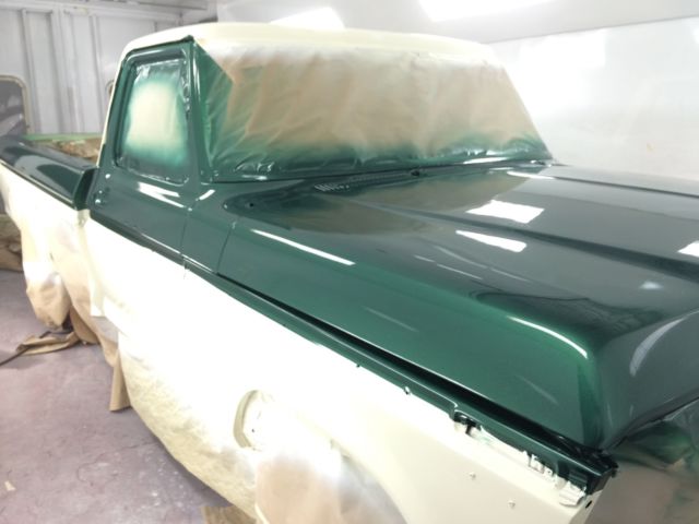 1977 Green/off white Ford F-350 Cab & Chassis