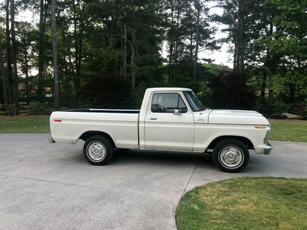 1977 White Ford F-100 Standard Cab Pickup